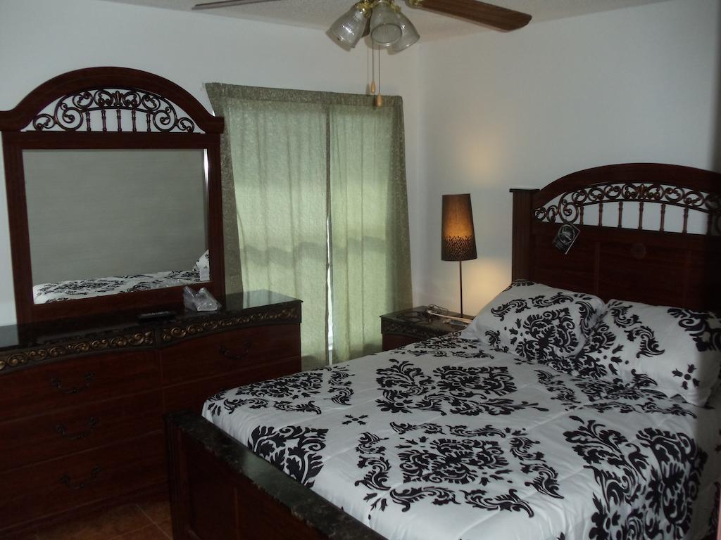 Indian Wells Vacation Home Kissimmee Room photo